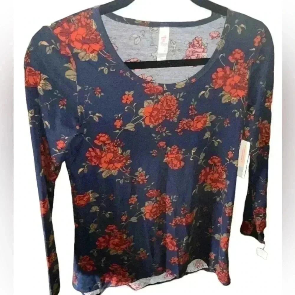 Lularoe long sleeve navy‎ blue Lynnae top with red roses! NWT. Stunning print!